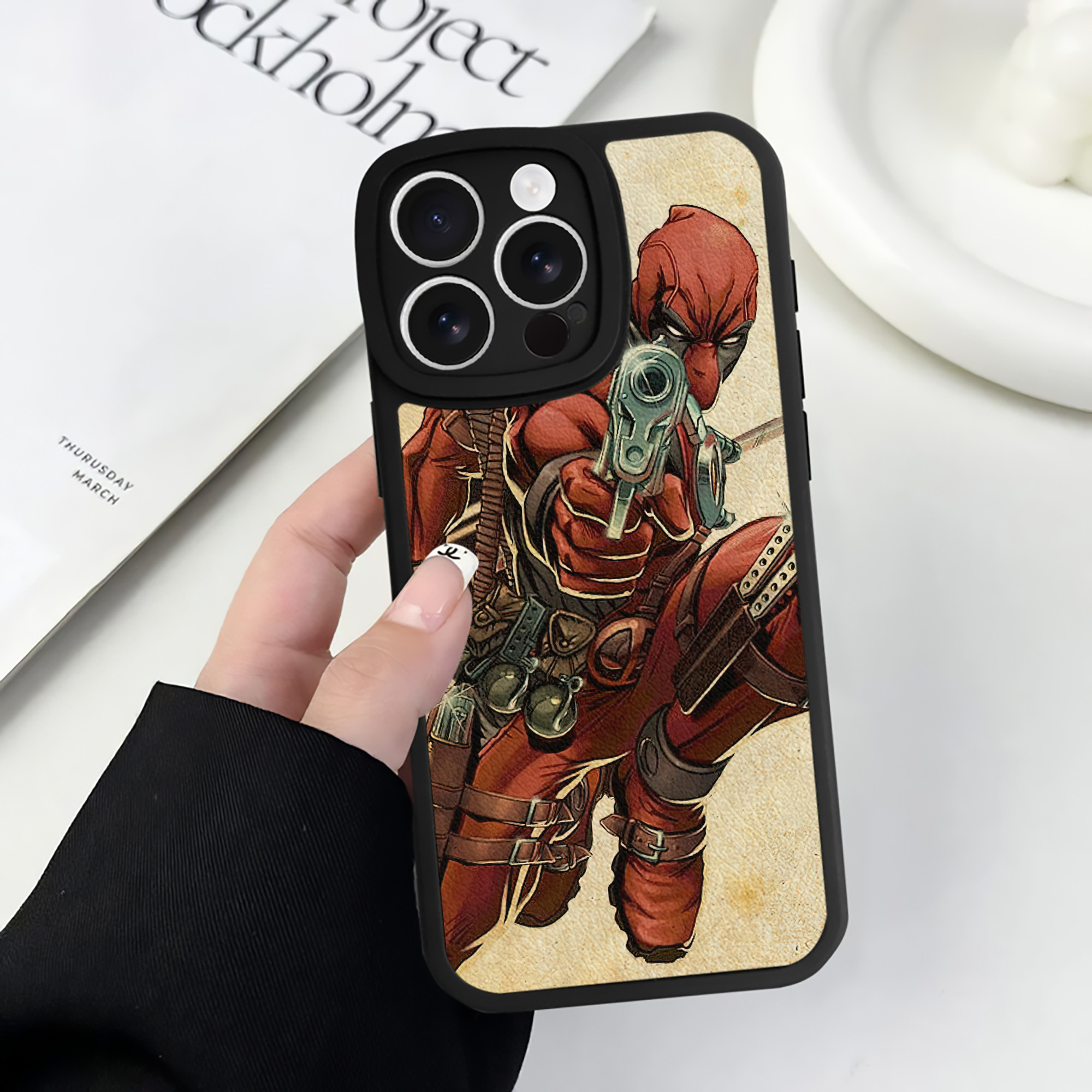 （画像用） Deadpool デッドプール 【iPhone 16シリーズ対応】シリコンスマホケース（レザー調） 材質：シリコン